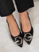 صندل مجلسی نگین دار زنانه مدل سگک جی در رنگ مشکی و سفید