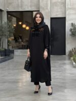 عبای مجلسی زنانه کد 0477 با جنس کرپ اسود مشکی و خرجکار پولک دوزی شده در قد 125 سانت - تصویر 5