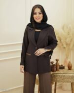 کت و شلوار زنانه یقه انگلیسی مدل صدرا با جنس بزیاق و قد 75 - تصویر 3
