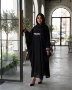 عبا مجلسی زنانه کد 0263 با جنس کرپ حریر جت بلک و قد 130 - تصویر 2